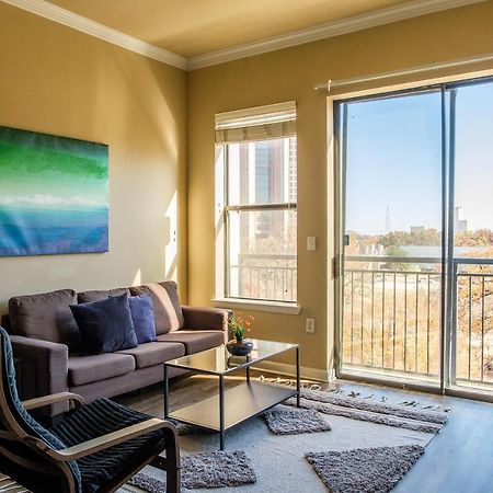 Frontdesk Oakwood Residence Apts Uptown Dallas Exterior foto