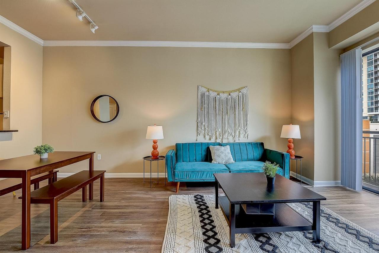 Frontdesk Oakwood Residence Apts Uptown Dallas Exterior foto