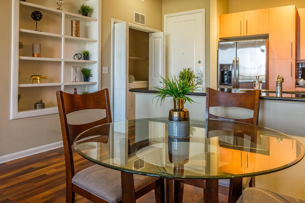 Frontdesk Oakwood Residence Apts Uptown Dallas Exterior foto