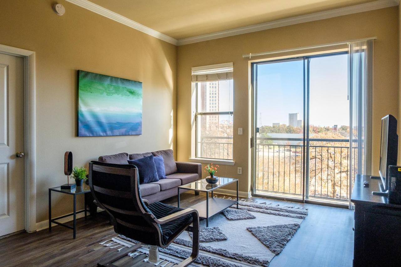 Frontdesk Oakwood Residence Apts Uptown Dallas Exterior foto