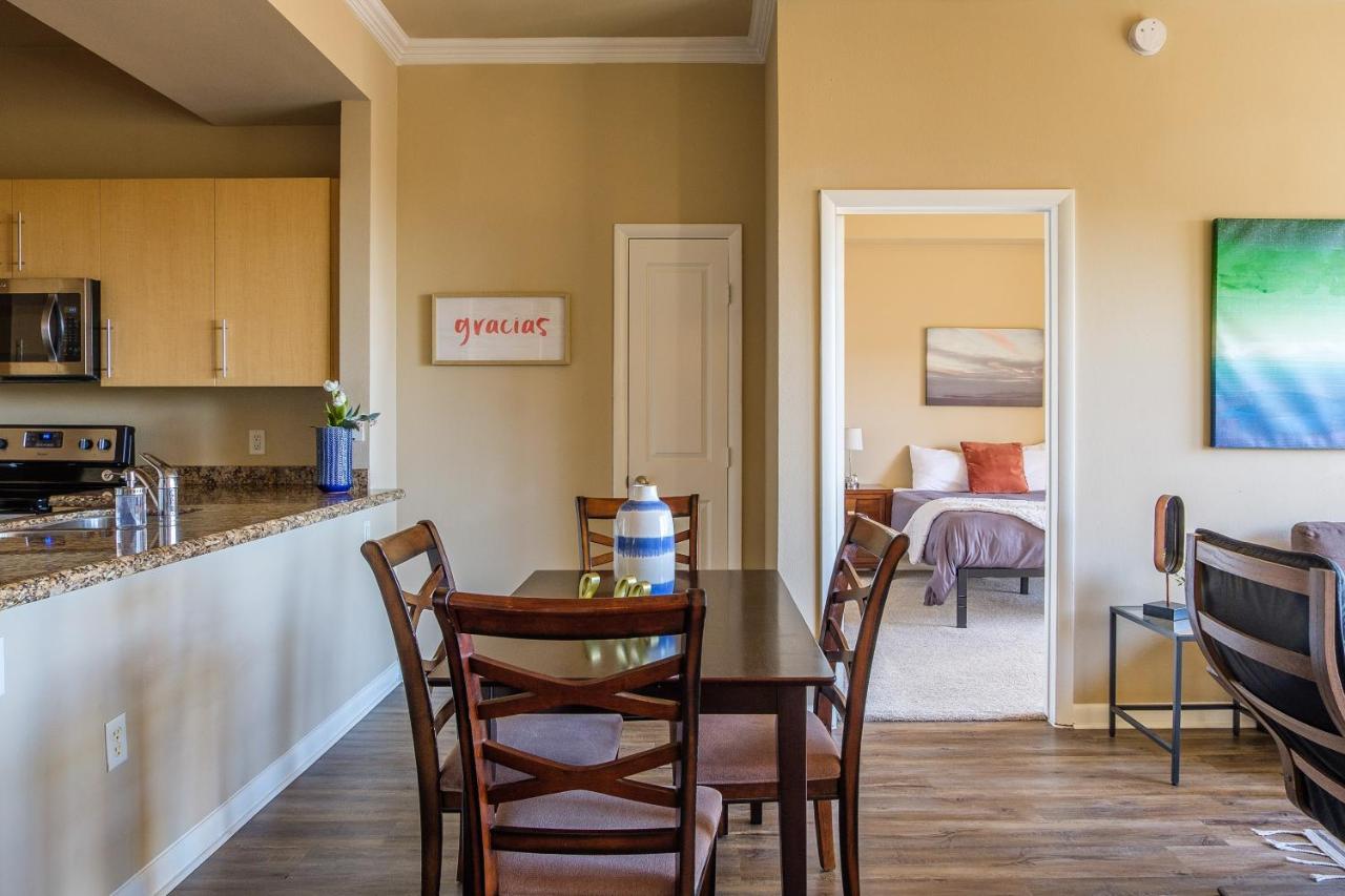 Frontdesk Oakwood Residence Apts Uptown Dallas Exterior foto